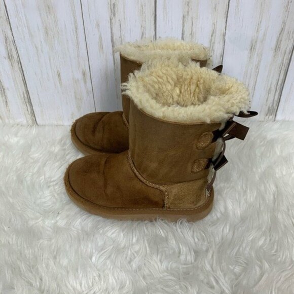Girls’ UGG Australia Bailey Bow Boots – Size 10 – Tan - Picture 3 of 6